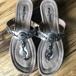 Minnetonka Women's Metallic Sandals